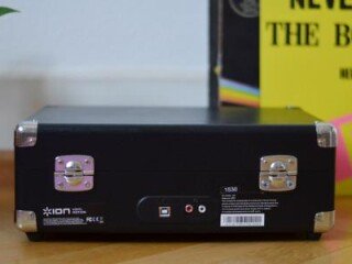 portable-suitcase-turntable