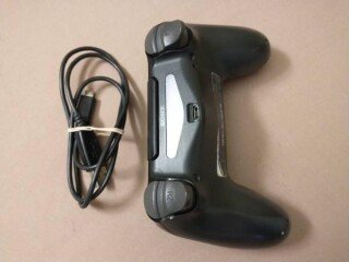 sony-ps4-controller-with-charging-cable